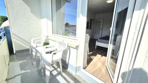 Iserlohn Apartment | Modern 2-Room Apartment with Free Parking & Free Wi-Fi in Iserlohn - SW01