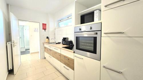 Iserlohn Apartment | Modern 2-Room Apartment with Free Parking & Free Wi-Fi in Iserlohn - SW01