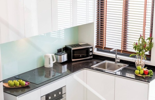 Choeng Mon House | Modern 2-BR townhouse walking distance to the beach