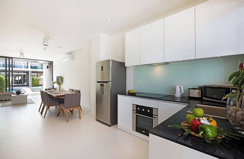 Choeng Mon House | Modern 2-BR townhouse walking distance to the beach
