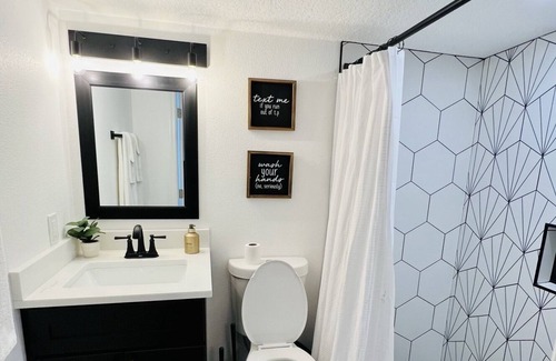 Vacation Village Condo | Modern 2B/2B Condo by Disney, Lakes