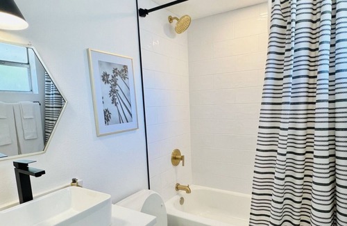 Vacation Village Condo | Modern 2B/2B Condo by Disney, Lakes