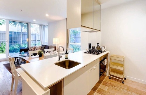 Brighton Apartment | Modern 2B Apartment in Brighton Near Bay Free Parking