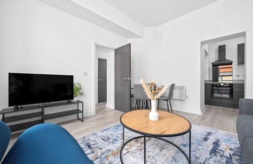 Warrington Apartment | Modern 2B City Apartment - Wheelchair Accessible