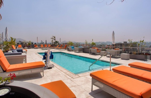 Downtown Apartment | Modern 2BD/2BA Apartment Minutes to Americana