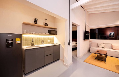 Zona Rosa Apartment | Modern 2BD apt near parque lleras, AC & Fast WiFi