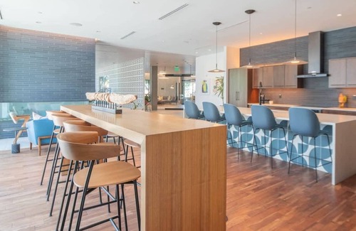 Tempe Apartment | Modern 2BD in Tempe | Pool, Gym, Parking, Sleeps 6