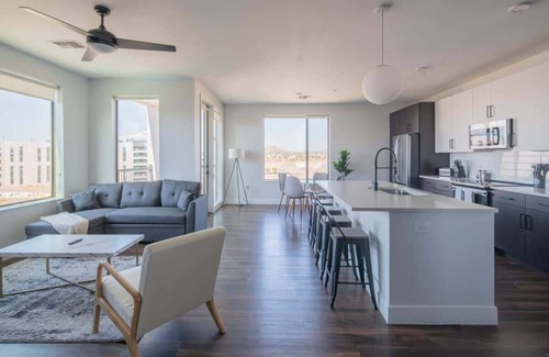 Tempe Apartment | Modern 2BD in Tempe | Pool, Gym, Parking, Sleeps 6