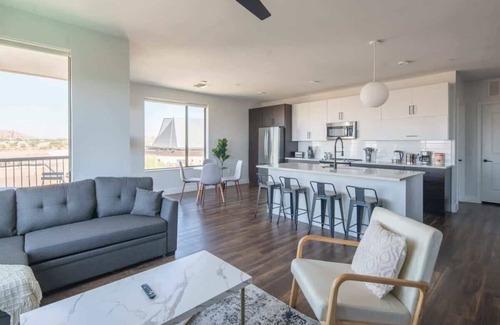 Tempe Apartment | Modern 2BD in Tempe | Pool, Gym, Parking, Sleeps 6
