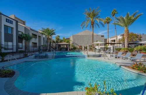 Cox Heights Apartment | Modern 2BD - Parking, Gym, Pool - Sleeps 8 - 5 Min Casino