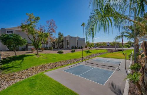 Cox Heights Apartment | Modern 2BD - Parking, Gym, Pool - Sleeps 8 - 5 Min Casino