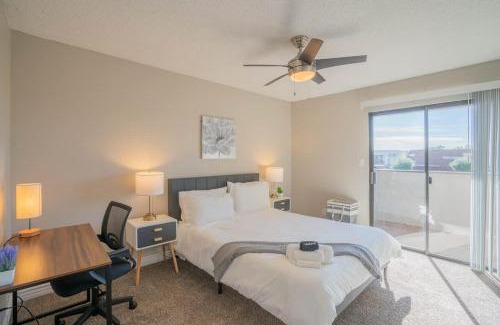 Cox Heights Apartment | Modern 2BD - Parking, Gym, Pool - Sleeps 8 - 5 Min Casino
