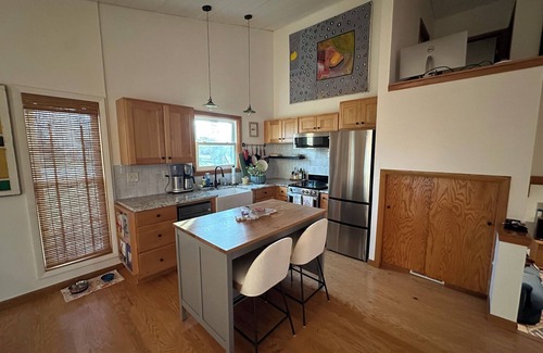 Elk Rapids House | Modern 2Bd Tri-Level Home in ER Village with Large Fenced-In Yard - Dog Friendly