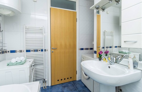 Old Town Apartment | Modern 2bdr Apartment in the Center- Free Parking