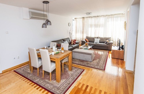 Old Town Apartment | Modern 2bdr Apartment in the Center- Free Parking