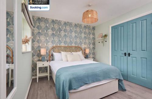 Leeds House | Modern 2BDR House By Homebird Property Management Short Lets & Serviced Accommodation Leeds With Private Parking & Free WiFi