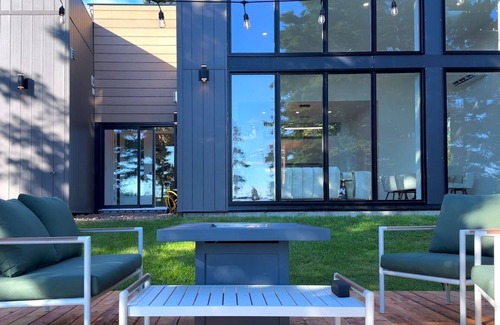 Bayside House | Modern 2Bdr House w/Ocean Beachfront 20 min to Halifax & Peggy's Cove