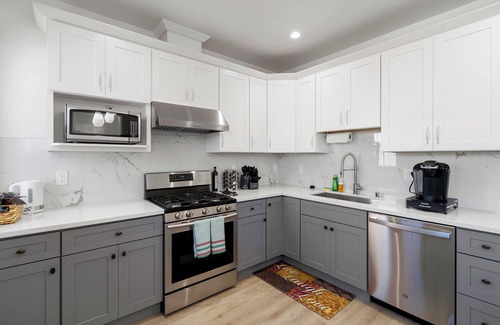 Excelsior House | Modern 2Bed 2Bath & parking in Excelsior