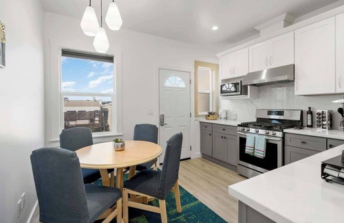 Excelsior House | Modern 2Bed 2Bath w/parking in Excelsior District