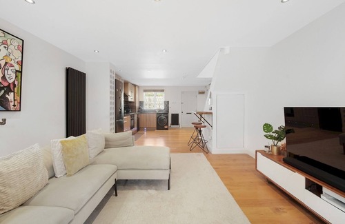 North Woolwich House | Modern 2Bed Home Driveway & Garden | London E16