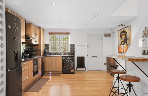 North Woolwich House | Modern 2Bed Home Driveway & Garden | London E16