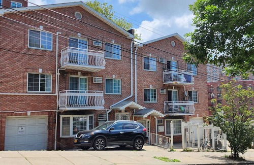 Jamaica Hills Apartment | Modern 2Bed Room Apartment Jamaica Queens NYC -5 min from Matro Train