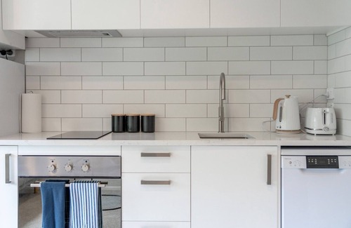 Tauranga Apartment | Modern 2bedroom apartment - central Tauranga, with a large private sunny garden.