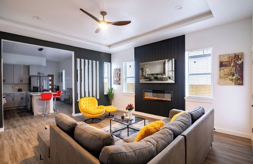 Cedar Crest House | Modern 2Bedroom house in Dallas with WiFi