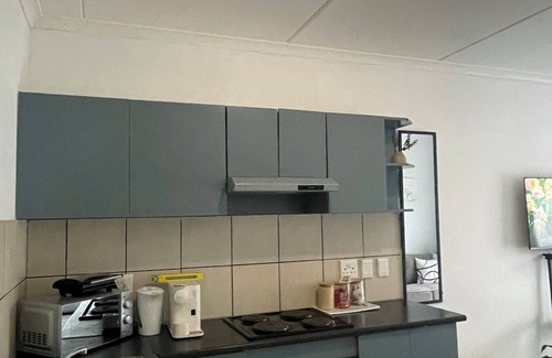 Kraaifontein Apartment | Modern 2Bedroom with braai area, free parking & WiFi – perfect for families
