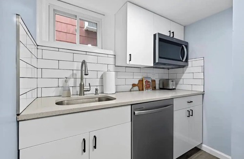 Constable Hook Apartment | Modern 2BR/1BA Near NYC & EWR – Prime Location!