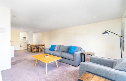 Turner Apartment | Modern 2BR 2BA Apartment Close to City and ANU - Hosted by Canstay