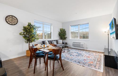 Hackensack River Waterfront Apartment | Modern 2BR 2BA Condo Sleeps 8 with Gym Laundry 20 Min to NYC