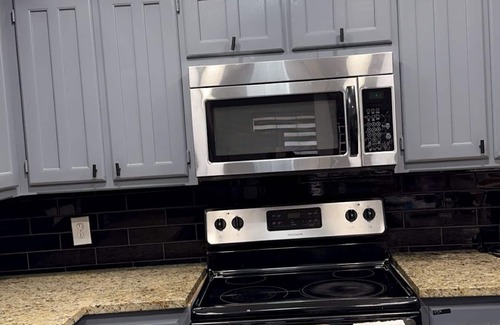 South Arlington House | Modern 2BR,2BA Retreat near AT&T Stadium, Six Flags & Epic Waters, globe