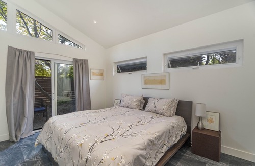 Medina House | Modern 2BR-2Bath, AC, 2 min to Bellevue Sq, Kitchen, Fenced yard, Pet ok, Oct %