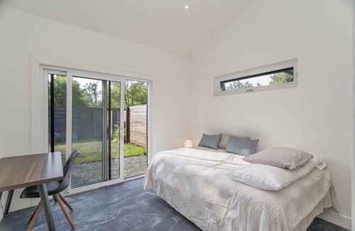 Medina House | Modern 2BR-2Bath, AC, 2 min to Bellevue Sq, Kitchen, Fenced yard, Pet ok, Oct %