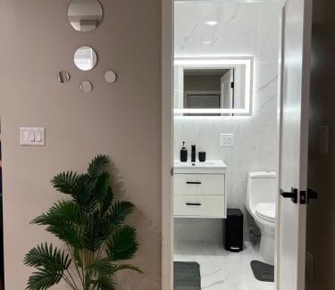 West Side Apartment | Modern 2BR and Office Near NYC With Parking - Sleeps 6
