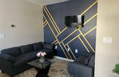 West Side Apartment | Modern 2BR and Office Near NYC With Parking - Sleeps 6
