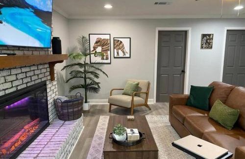 Asheboro Apartment | Modern 2BR Aparment near NC ZOO w Parking