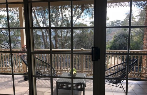 Manuka Apartment | Modern 2BR Apartment/Parking in Griffith