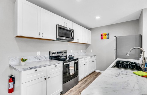 West Arlington Apartment | Modern 2BR Apartment Near Texas Live Entertainment