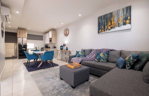 Umhlali Apartment | Modern 2BR Apartment with Pool and Gas Braai