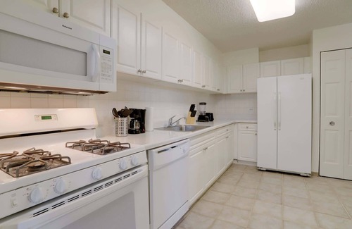 Crystal City Apartment | Modern 2BR Apt in Crystal City near D.C.
