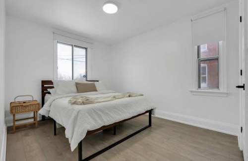 Ottawa Division Apartment | Modern 2BR Apt Near Downtown Ottawa FREE PARKING