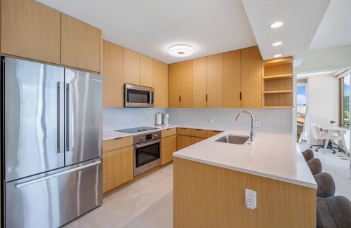 Ala Moana Condo | Modern 2BR at Sky Ala Moana – City & Mtn Views