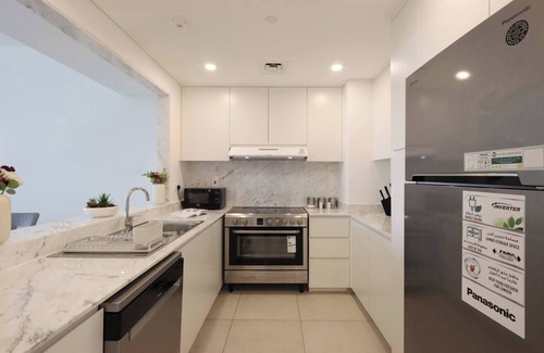 Umm Suqeim 3 Apartment | Modern 2BR, Close to Souk Madinat and Waterpark
