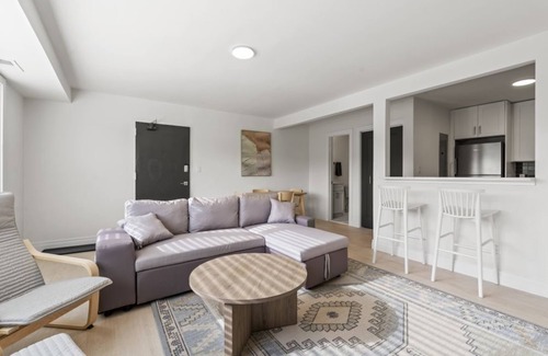 Taylor Run Condo | Modern 2BR Condo in Alexandria. Serenity that You Deserve
