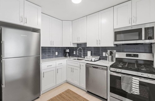 Taylor Run Condo | Modern 2BR Condo in Alexandria. Serenity that You Deserve