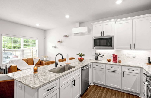 Fayetteville Condo | Modern 2BR Condo | Near U of A & Razorback Stdm