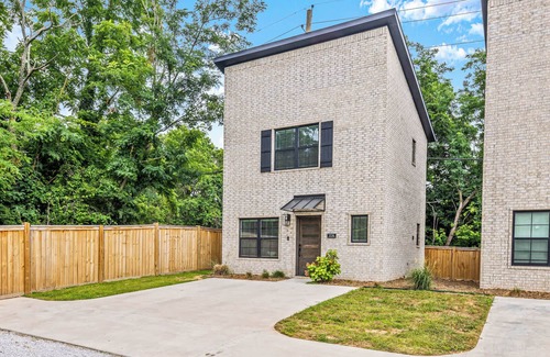 Fayetteville Condo | Modern 2BR Condo | Near U of A & Razorback Stdm