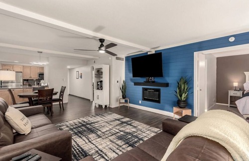 South Scottsdale Condo | Modern 2BR Condo w/Pool Access near Old Town